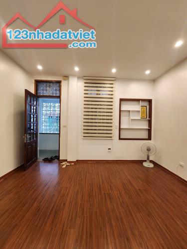 BÁN TẬP THỂ HOÀNG QUỐC VIỆT 80M2 - 3.5 TỶ ( CÓ THƯƠNG LƯƠNG )