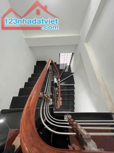 Bán nhà đường Ngọc Hồi-DT 40m2 x 4 tầng.MT 6m.NHÀ MỚI-Ô TÔ ĐỖ CỬA-GẦN PHỐ. - 1