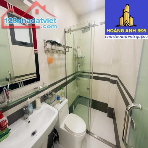 Bán nhà mặt phố MTKD_ Chưa đến 63 tr/m2 _ Đường Nguyễn Duy Trinh, Quận 2 _ 2 tầng 3 pn 3 w - 3