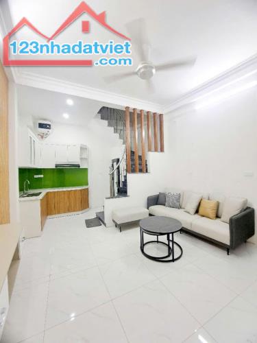 💥Nhỉnh 4 Tỷ, Nguyễn Lương Bằng, Đống Đa, Ngõ Ba Gác Tránh Thông, Gần Phố, DT 22m2