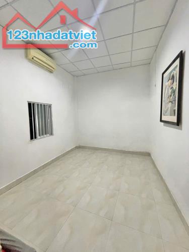 Bán Gấp Nhà ở Tân Xuân-Hóc Môn. Giá 800 Triệu. DT 90m2. Sổ Hồng Riêng. LH 0796666342 - 3