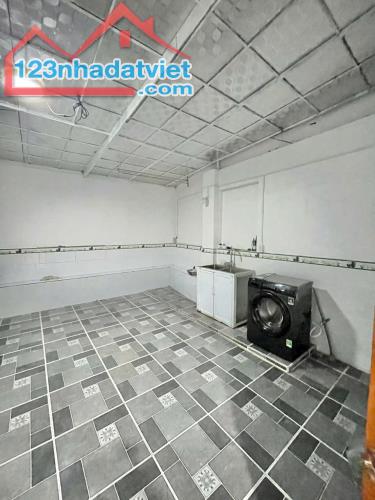 Bán Gấp Nhà ở Tân Xuân-Hóc Môn. Giá 800 Triệu. DT 90m2. Sổ Hồng Riêng. LH 0796666342 - 5