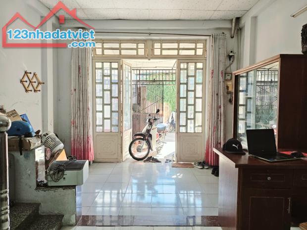 LÊ VĂN KHƯƠNG QUẬN 12, NHÀ 78M2, NGANG 4M, HXH THÔNG, CHỈ NHỈNH 3 TỶ