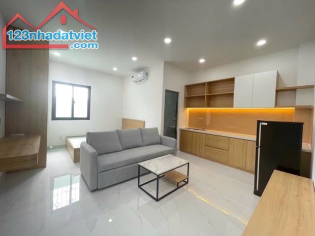 Gấp bán nhà Thủ Đức, 5 tầng, dt nền 80m2, giá 8.8 tỷ, phố ẩm thực Hoàng Diệu 2. - 1