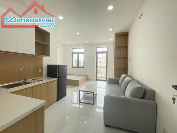 Gấp bán nhà Thủ Đức, 5 tầng, dt nền 80m2, giá 8.8 tỷ, phố ẩm thực Hoàng Diệu 2. - 2