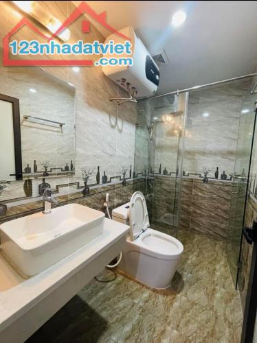 Bán nhà Kim Chung 38M 5 Tầng, gác lửng, 4P Ngủ, ô tô đỗ gần giá 4.6 tỷ - 4