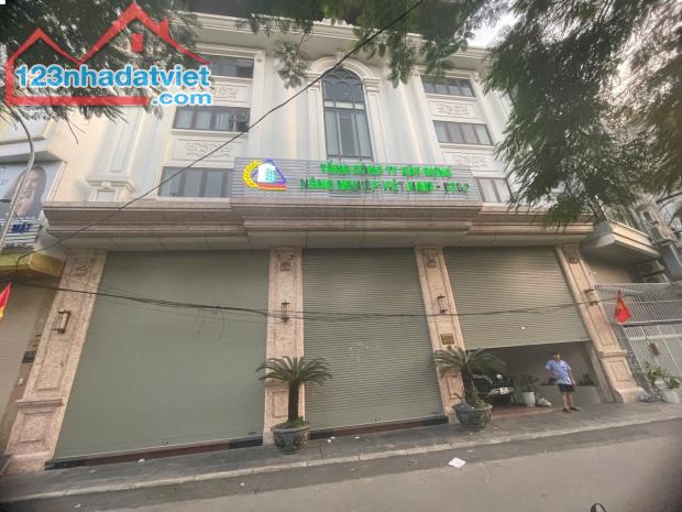 Cho thuê MBKD Khuất Duy Tiến 150m2x 7 tầng thang máy, Mt 7m, kinh doanh mọi mô hình.