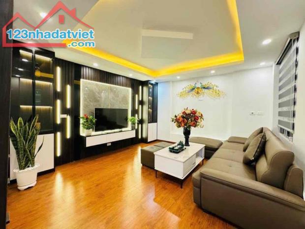 Bán nhà Thanh Xuân, 40m2, lô góc 2 thoáng, ô tô dừng đõ 15m, giá nhỉnh 7 tỷ