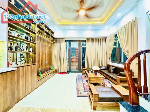 💥💥💥HIẾM CÓ NHÀ ĐẸP 40M2X 5TẦNG NGÕ THOÁNG RA PHỐ GẦN