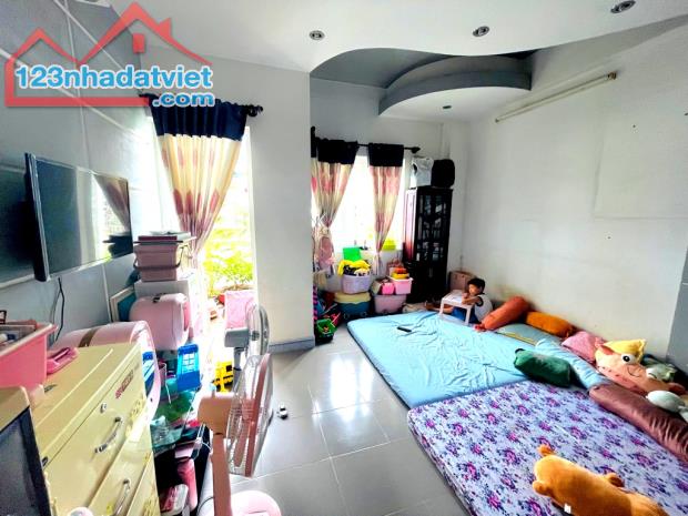 72M-4.3X17M- 4 TẦNG Ô TÔ VÒNG QUANH TRƯỜNG CHINH P13- CÓ CÔNG VIÊN- 11.X TỶ - 4