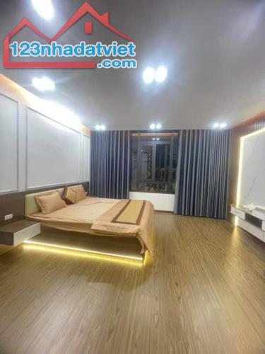 TOÀ NHÀ 7 TẦNG THANG MÁY VƯƠNG THỪA VŨ - GARA 2 Ô TÔ - FULL NỘI THẤT - KINH DOANH DT 47m2