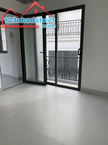 Bán nhà Phú Nhuận, đường Huỳnh Văn Bánh, 93m2, 3 lầu, HXH. Giá 7 Tỷ - 5