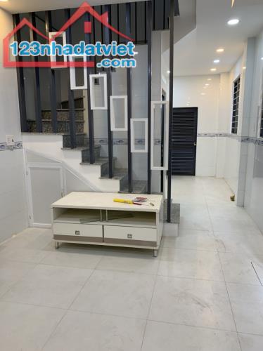 Bán nhà Phú Nhuận, đường Huỳnh Văn Bánh, 93m2, 3 lầu, HXH. Giá 7 Tỷ - 8