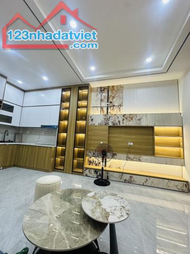 Bán nhà Lê Trọng Tấn, Thanh Xuân, p.lô, 30m2, 5 tầng, ngang 4m, hơn 6 tỷ