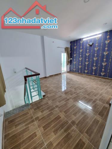 Bán Nhà Chính Chủ, 36m2, Nguyễn Khoái, P2, Q4, 1PK; 2 TOILLET; 3PN - 3