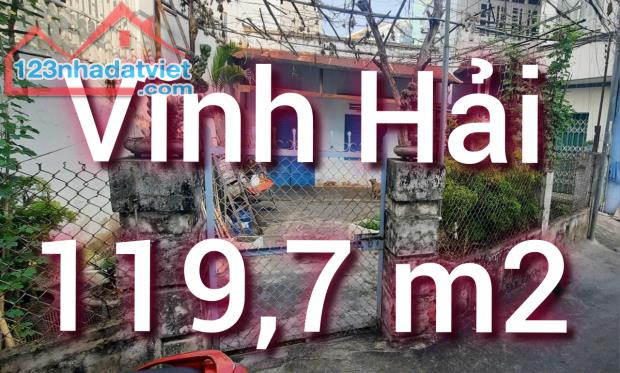 "Bán nhà cấp 4 cũ chỉ tính giá đất, đi 25m là đến đường 2-4, Vĩnh Hải, Nha Trang.   - Hẻm