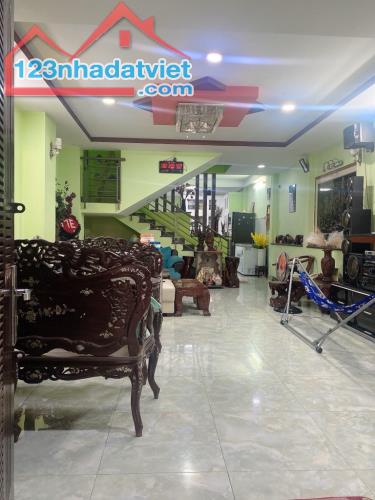 MẶT TIỀN ĐÔNG HƯNG THUẬN QUẬN 12 - 122M2, NGANG HƠN 5M, 3 TẦNG - SÂN RỘNG ĐẬU 2 Ô TÔ - - 2