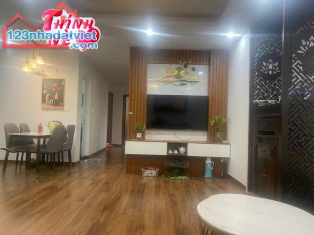 TÒA NHÀ 8 TẦNG THANG MÁY -PHÒNG ĐẸP-60M2-1,74 TỶ-ĐƯỜNG LÁNG THÔNG CHÙA LÁNG