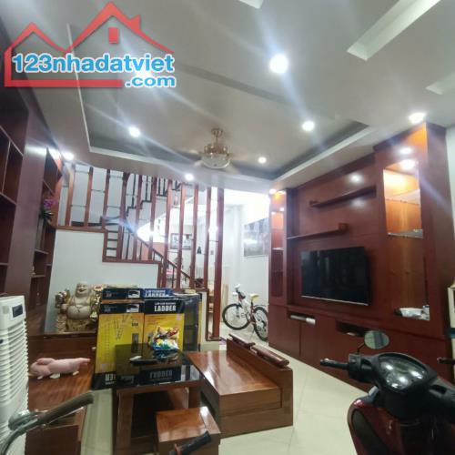 MỸ ĐÌNH NHÀ ĐẸP DÂN XÂY-DT50M2 4 TẦNG Ô TÔ ĐỖ CỔNG -FULL NỘI THẤT GIÁ 9 TY X