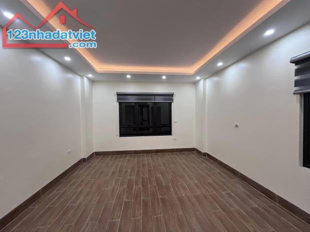 Cần bán gấp nhà mới ở ngay phố Cầu Giấy 40m2, 6T, lô góc, thang máy - 4