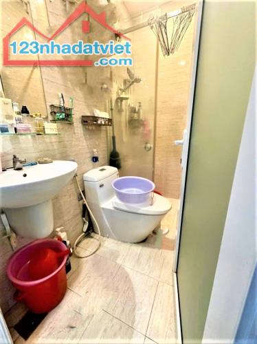 BÁN CĂN HỘ CHUNG CƯ P. TÂN ĐỊNH QUẬN 1, KHU NHÀ GIÀU, 50M2 2PN NỘI THẤT XỊN, SỔ HỒNG 2.5TỶ - 3