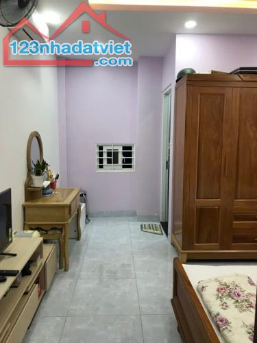 Bán nhà đẹp 4 tầng hẻm Đặng Tất gần biển xây kiên cố để ở và kinh doanh, giá 5tỷ700 - 3