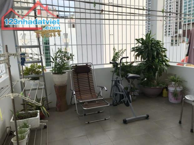 Bán nhà đẹp 4 tầng hẻm Đặng Tất gần biển xây kiên cố để ở và kinh doanh, giá 5tỷ700 - 4