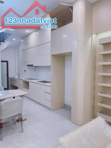 BÁN NHÀ BỒ ĐỀ 56M2, 5 TẦNG, MỚI XÂY, VỊ TRÍ ĐẸP, FULL NỘI THẤT, GẦN CÔNG VIÊN - 1