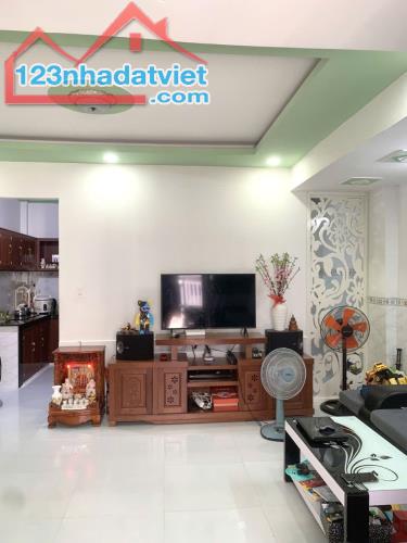 Nhà mặt hẻm thông 2 quận 55m2 xe hơi ngủ nhà 7 tỷ X - 1