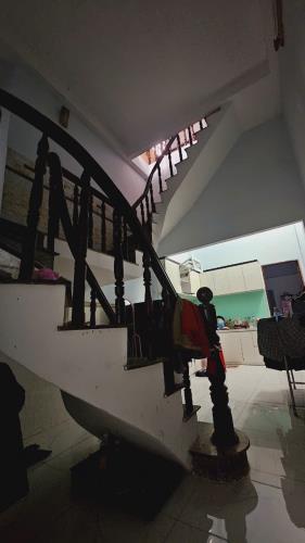 Gấp bán nhà giá 6 tỷ, dt nền 70m2, thông Mặt phố kinh doanh Đặng Văn Bi, Thủ Đức. - 1