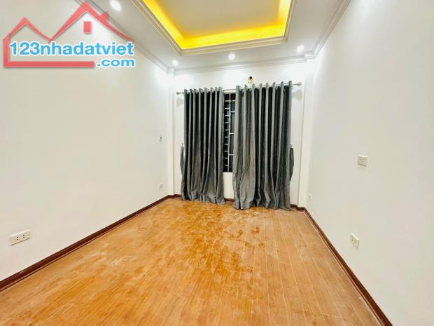 Bán nhà Ngõ Gốc Đề, Hoàng Mai, ô tô tránh, tiện kinh doanh 5 tầng 38m2 giá 8.6 tỷ