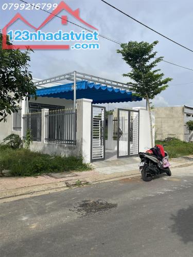 Nhà đẹp Bình Minh bán gấp sổ riêng thổ cư hỗ trợ vay 3 bên. Trọn sổ 1 tỷ 6 1 sẹc QL1A. LH - 4