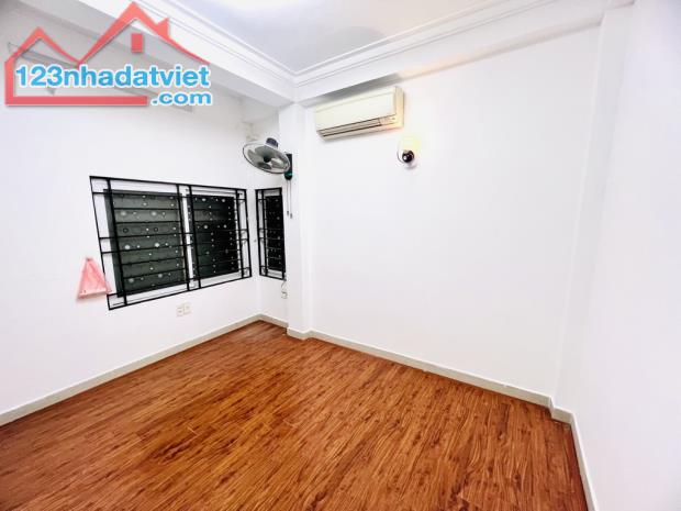 Bán nhà 5 tầng Đại La, 18m², giá chỉ 2.05 tỷ - Cơ hội hiếm có! - 2