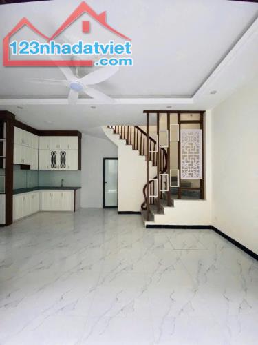 Cần bán căn nhà tổ 11 Yên Nghĩa 40m2 5  tầng giá 5,9 tỷ LH 0984745099 - 1