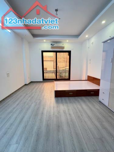 Bán nhà Vĩnh Hưng. Diện tích 30m2 nhà 5 tầng, mặt tiền 4,3m. Giá 5,6 tỉ. - 1