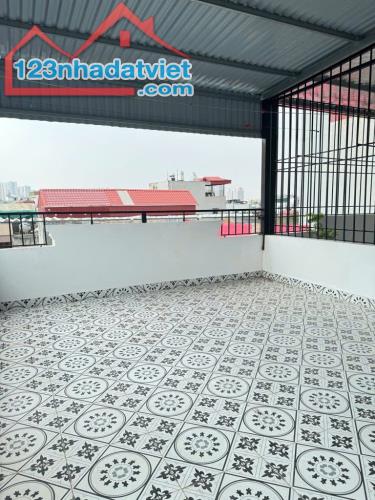 Bán nhà Vĩnh Hưng. Diện tích 30m2 nhà 5 tầng, mặt tiền 4,3m. Giá 5,6 tỉ. - 2