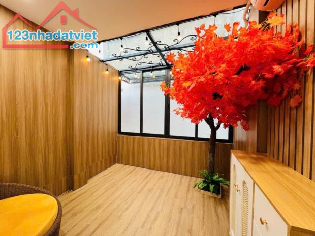 SIÊU HIẾM TT ĐỐNG ĐA - Ô TÔ ĐỖ CỔNG- NHÀ ĐẸP-2 THOÁNG- NỘI THẤT SANG TRỌNG- 10 TỶ HƠN - 4