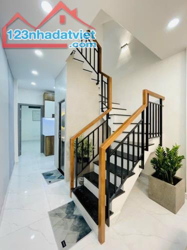 Nhà mới Phan Đình Phùng; Phú Nhuận;5 PN; 132 M2; Gần Q1; Tặng nội thất; 6.x Tỷ