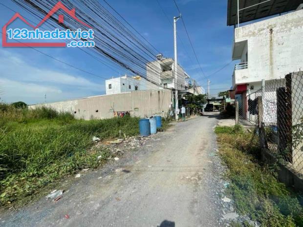 BÁN NHANH LÔ ĐẤT 650 M2 - GIÁ BÁN CHỈ 2 TỶ 500TR- GẦN KCN - CHỢ BÌNH TIỀN 2 - GỌI XEM ĐẤT - 1
