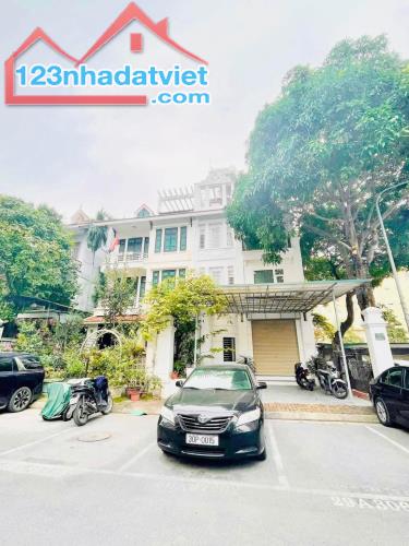 SIÊU BIỆT THỰ LÔ GÓC BA ĐÌNH ĐỘI NHÂN,DIỆN TÍCH 155M, MT 8,2M, 3 MẶT THOÁNG AN NINH TỐT