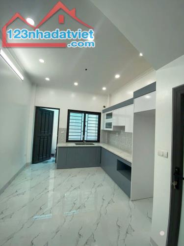 Bán nhà Thọ Am, Liên Ninh, Thanh Trì diện tích 42m2, 5T, Ô TÔ ĐỖ CỬA - 1