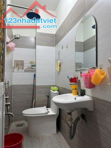 Nhà nhỏ nhưng có võ Đ 26/3 BHH hẻm 6m gần mặt tiền 25m2,4 Tầng đúc BTCT 5 PN Nhỉnh 3 tỷ - 3