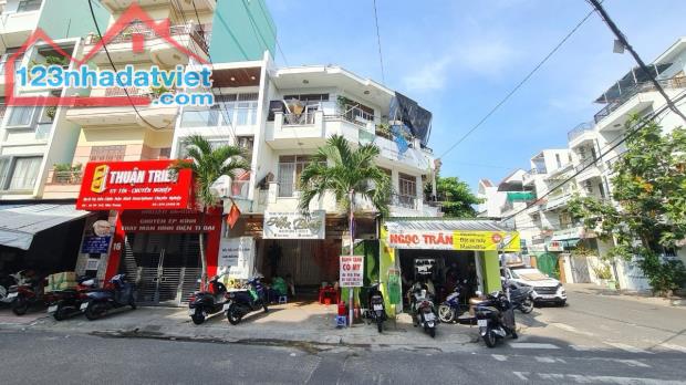 Bán nhà lô góc 2 mặt tiền võ trứ TP Nha Trang  dt: 47.5m2 bán 11 Tỷ 900 Triệu LH :09057240