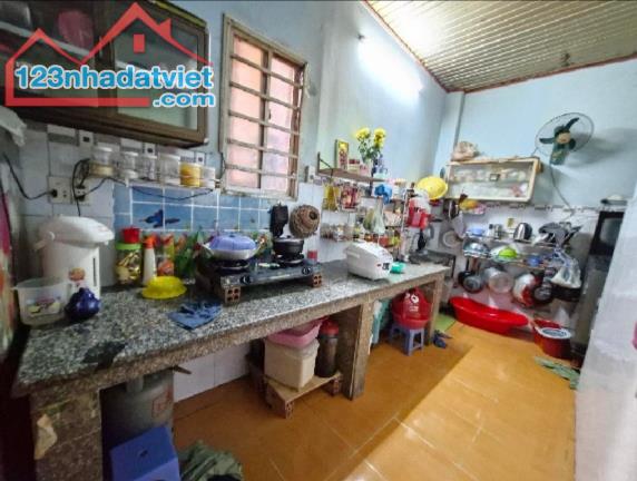 Bán Nhà:Ngay chợ Linh Xuân, Đường số 5, Phường Linh Xuân, Thủ Đức, 2 Tầng, 3PN, Nhỉnh 3 Tỷ - 4