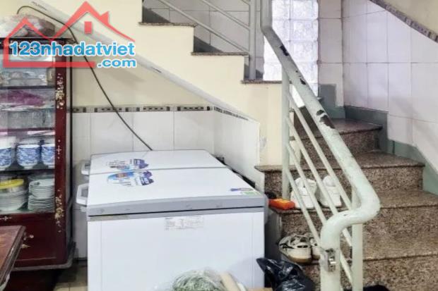 Bán nhà đường Tái Thiết, Tân Bình, 89 m², 9.2m x 9.7m, 4 PN - Giá 5.9 tỷ TL