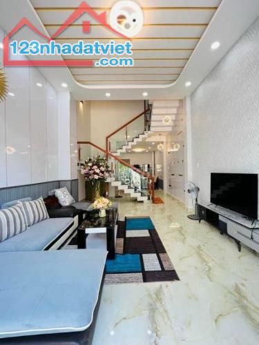 Bán nhà mới 3 tầng 100m2 mặt tiền con đường sầm uất kinh doanh Bình Thái 1 ngã tư Cẩm Lệ.