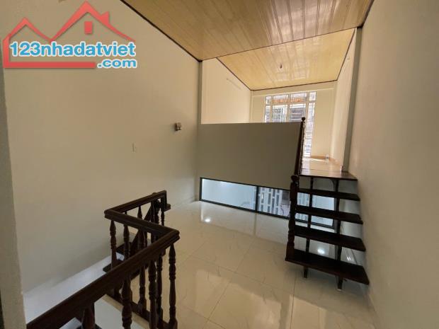Nhà 3 tầng, chỗ đậu ô tô Lạc Long Quân, P.8, Tân Bình, 4.95 tỷ - 3