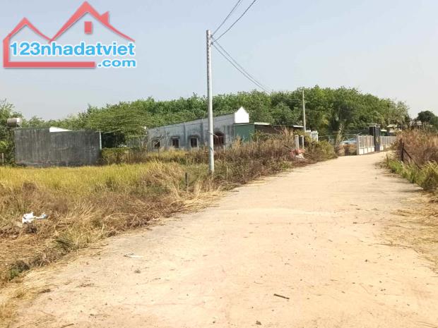 CHÍNH CHỦ CẦN BÁN 3.000M2 SỔ RIÊNG THỔ CƯ 1.100M2, SÁT CHỢ VÀ NHÀ MÁY
