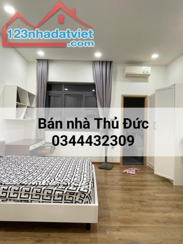 Bán nhà Thủ Đức, Siêu thị Vincom, Lê Văn Việt, Hiệp Phú, 100 m2, 4 tầng BTCT, 10 tỷ