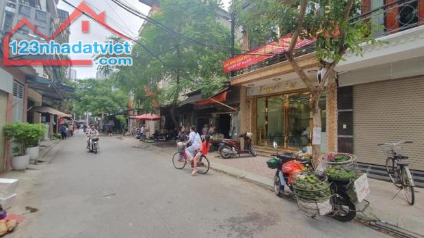 TOÀ NHÀ DỊCH VỤ 10 TẦNG, Ô GÓC, THANG MÁY, KINH DOANH, VỈA HÈ, Ô TÔ TRÁNH 0971719838